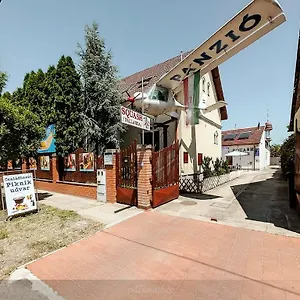 Pilota Panzio Bed & Breakfast Szeged
